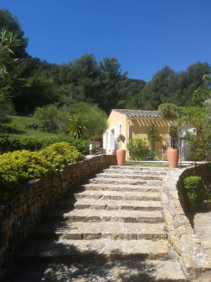 Bed and Breakfast Mas Lei Bancau Le Beausset Exterior foto